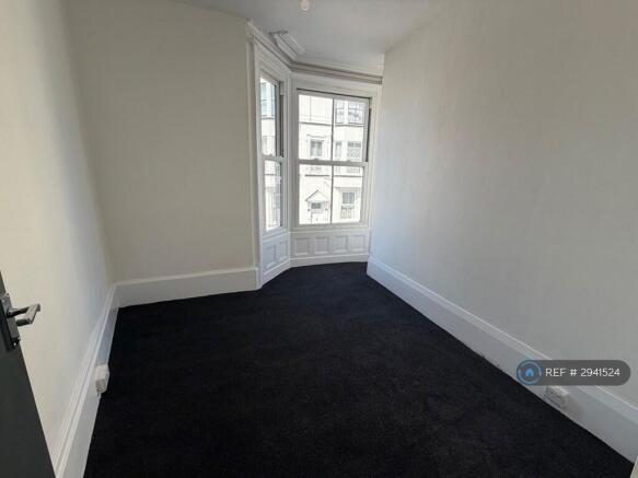 2 bed Flat to rent Image 7