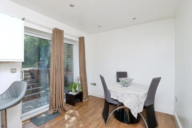 6 bed Detached for sale Image 7