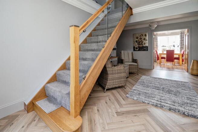 4 bed Detached for sale Image 8