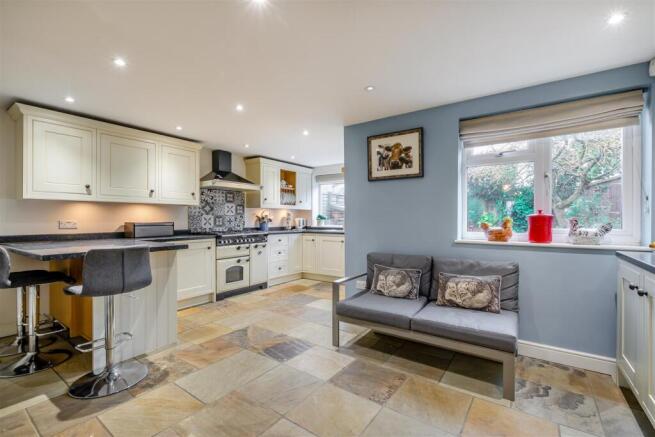 8674419-interior01.jpg