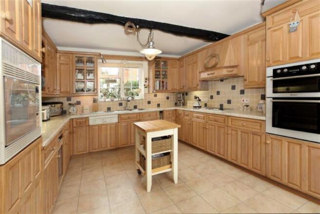 KITCHEN/BREAKFAST RO