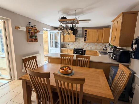 Kitchen/Dinning room