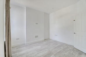 Flat Above, 373, London Road, Westcliff-on-sea SS0 7HT