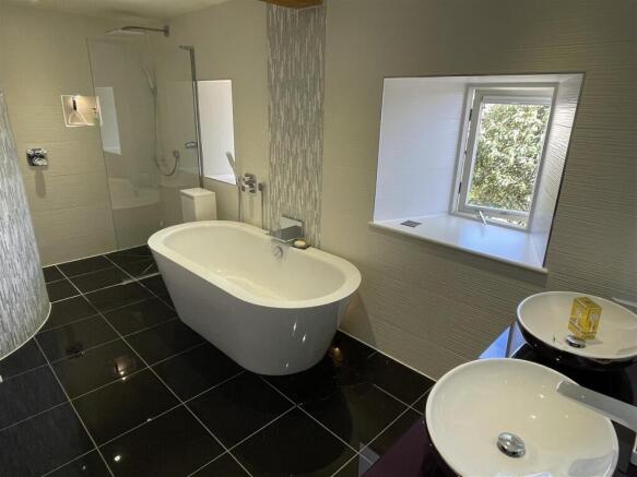 Bathroom.JPG