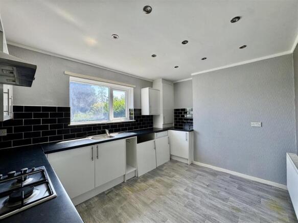2 bed Semi-Detached for sale Image 8