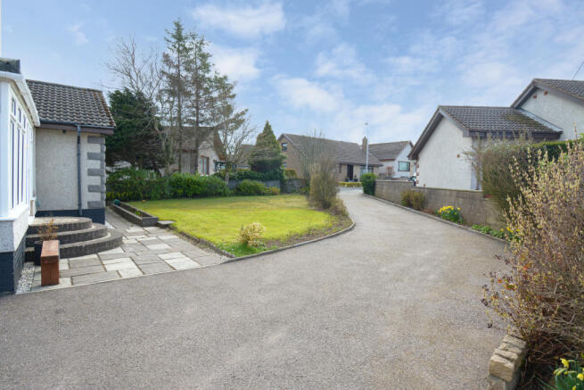 Front Garden & Drive