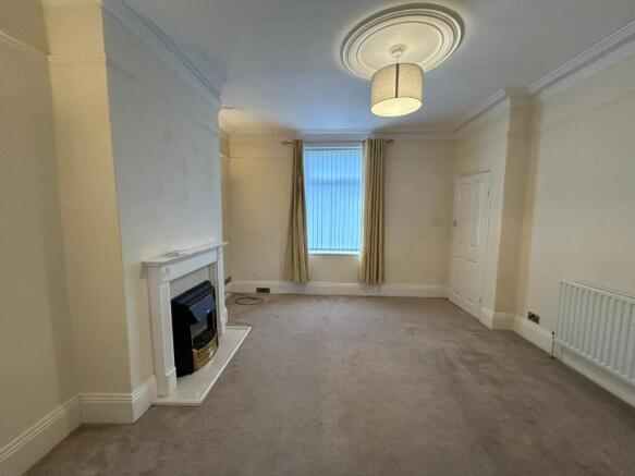 2 bed Terraced to rent Image 5