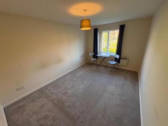 2 bed Flat for sale Image 5