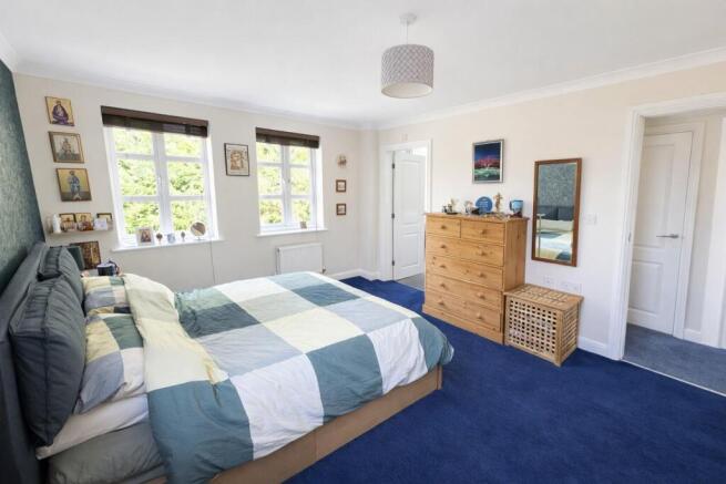 4 bed Semi-Detached for sale Image 12