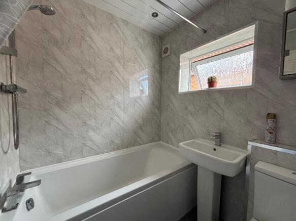 2 bed Bungalow to rent Image 6