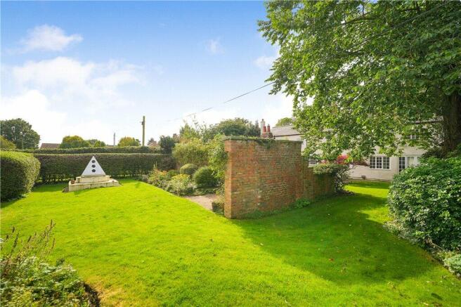 Lawned Gardens