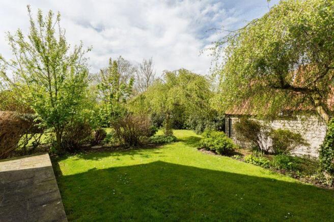 Garden & G...