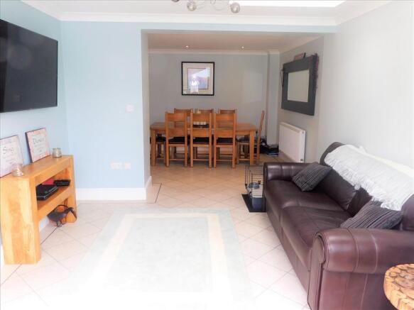 FAMILY/GARDEN ROOM
