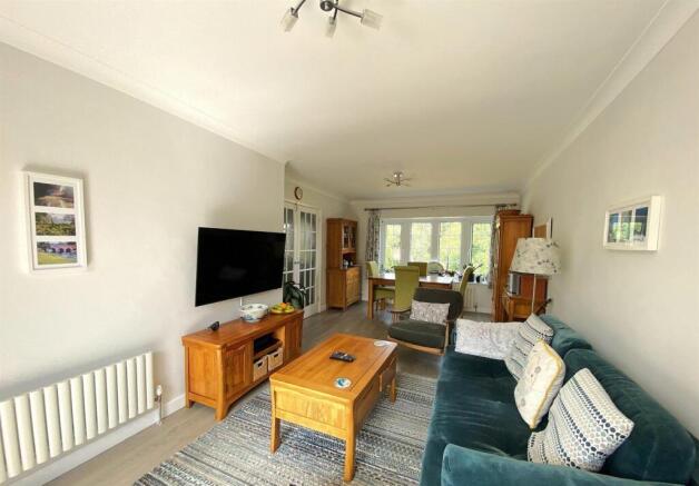 5 Lullington Close - Lounge1.jpg
