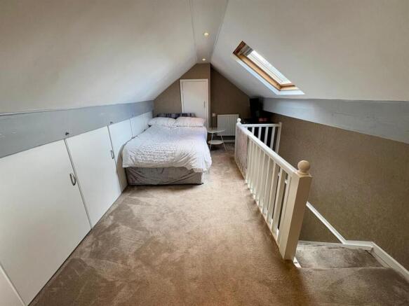 4 bed Semi-Detached for sale Image 12