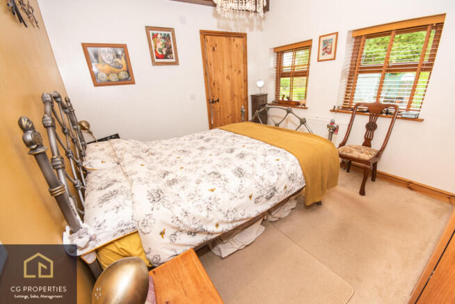 4 bed Cottage for sale Image 9