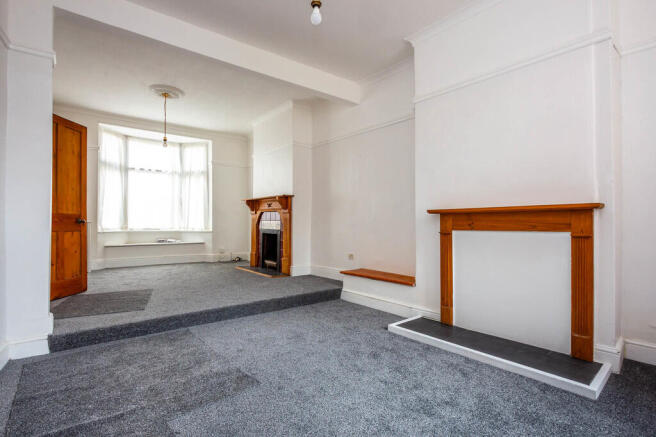 Lounge/Dining Roo...