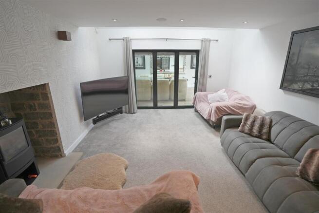 6 bed Detached for sale Image 10