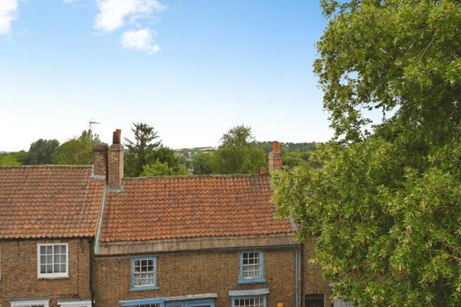 4 bed House for sale Image 12