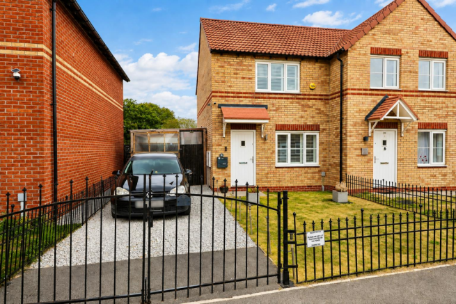 2 bed Semi-Detached for sale in hull