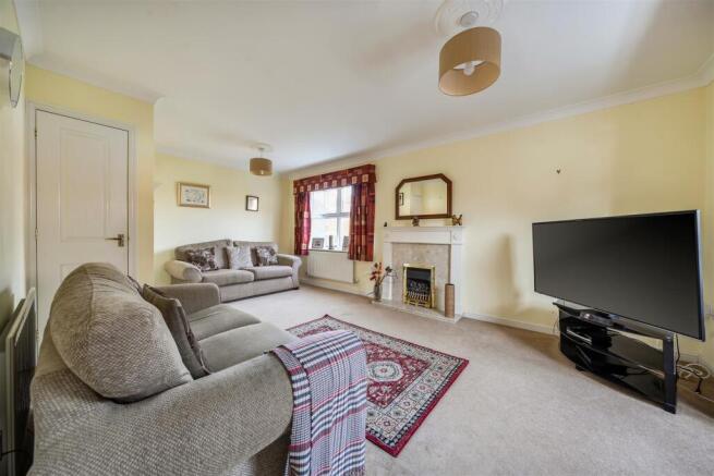 2 Judith Way (18).jpg