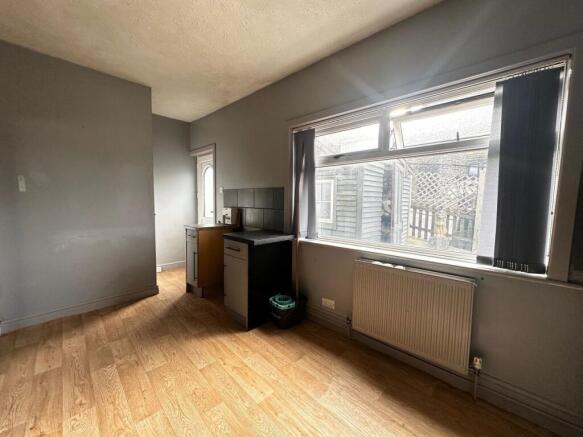 3 bed Terraced to rent Image 4