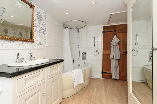 Ket-Bathroom_2.jpg
