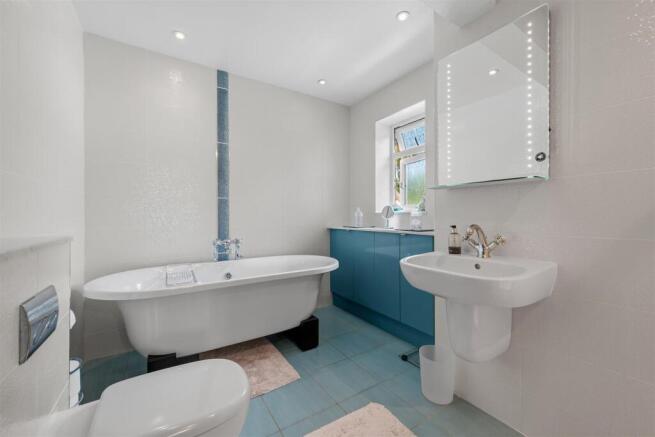 Bathroom.jpg