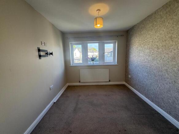 3 bed Semi-Detached for sale Image 9