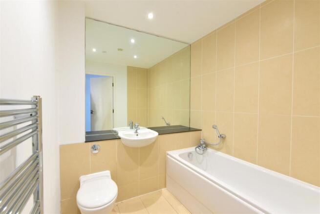 2 bed Apartment to rent Image 9