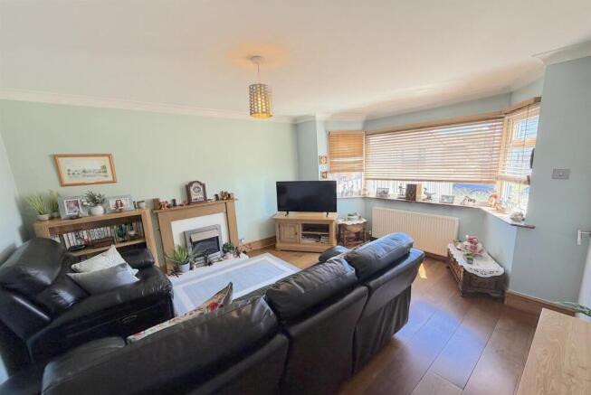 2 bed Semi-Detached to rent Image 5