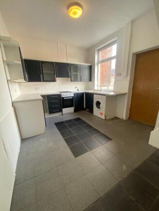 2 bed Terraced to rent Image 4