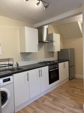 2 bed Ground Flat to rent Image 5