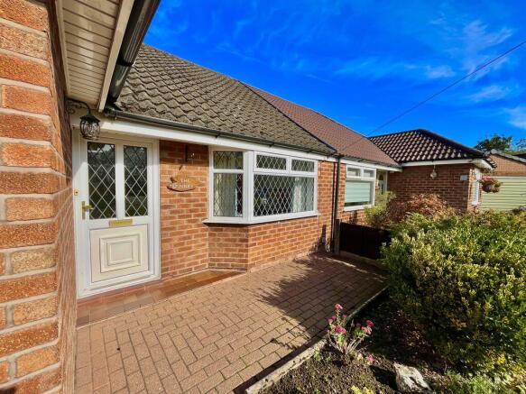 The Spinney, Mayfield Grove, Cuddington  photo 4