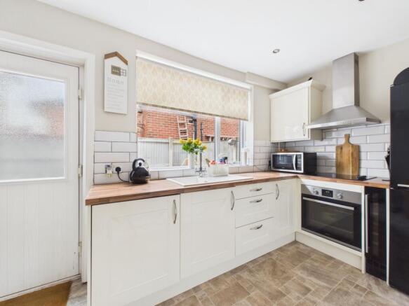 2 bed Semi-Detached for sale Image 8