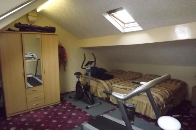 attic bendroom