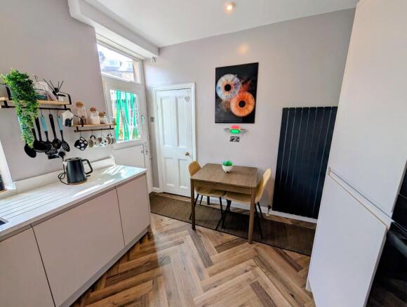 3 bed Semi-Detached for sale Image 2
