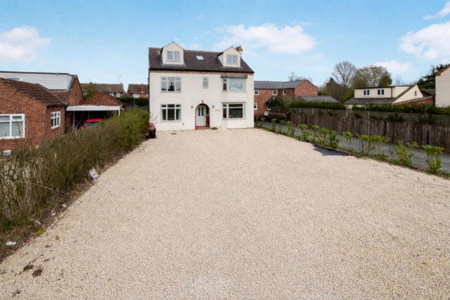 Freshly gravelled driveway and home exterior.png