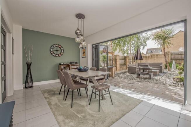 4 bed Detached for sale Image 8