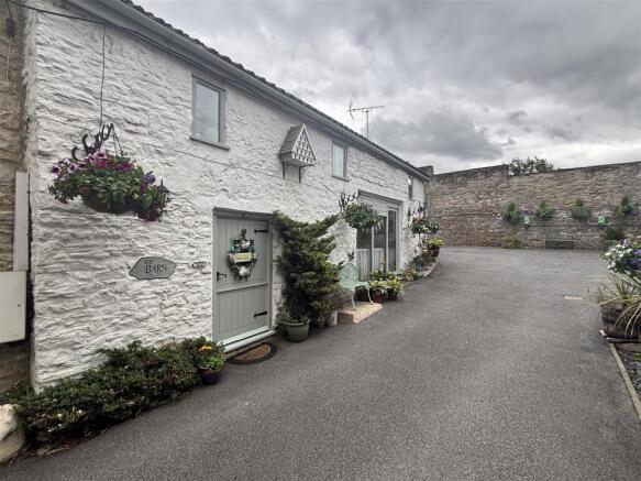8 bed House for sale Image 4