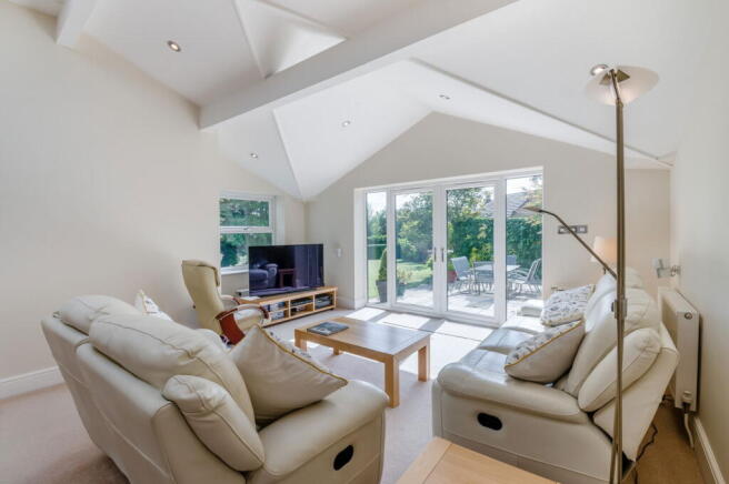 5 bed Detached for sale Image 12