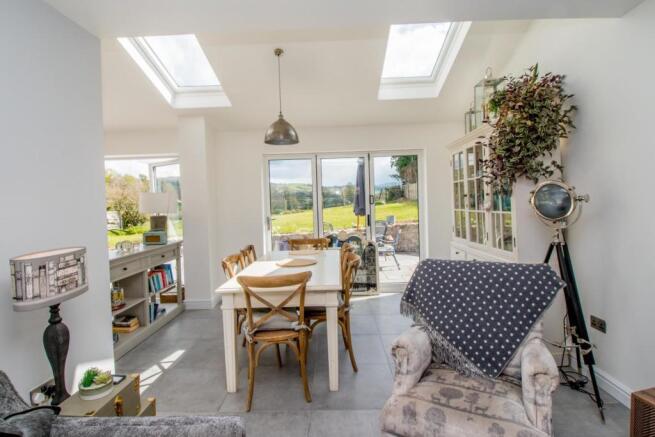 DINING/FAMILY ROOM