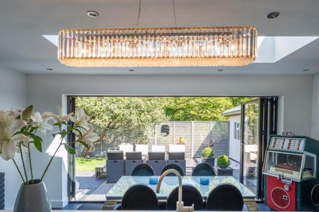 DINING KITCHEN WITH LANTERN ROOF