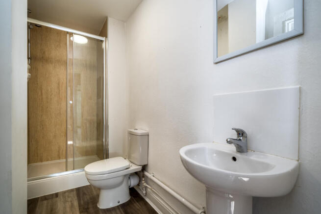 4 bed Flat to rent Image 6