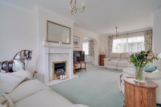 Lingfield Road, Royston photo 4