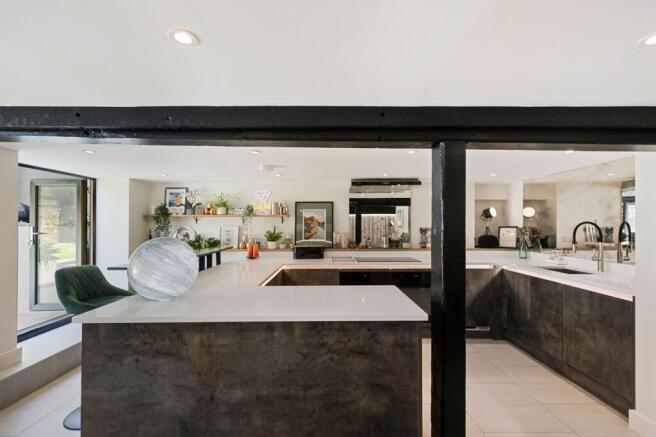 Stunning Riverside Home in Coltishall photo 4