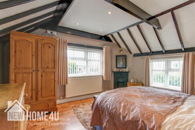 MASTER BEDROOM: