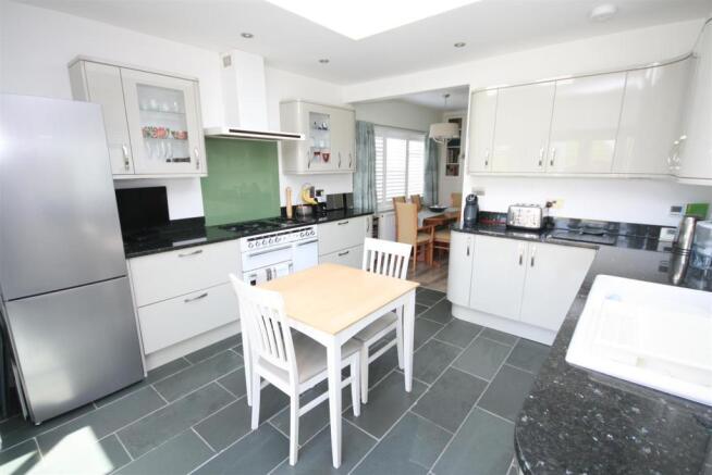 Kitchen...JPG