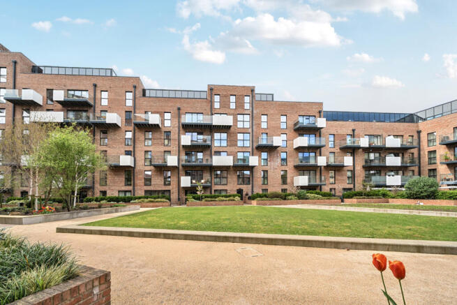 1429214-4-69de3a6...