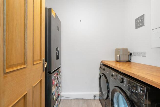 4 bed Semi-Detached for sale Image 11